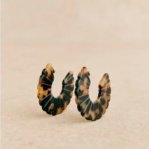 NWT Sezane Sandy Earrings Tortoiseshell